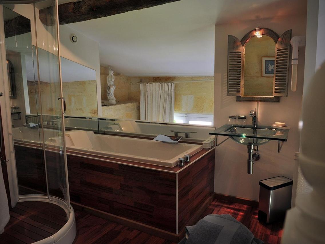 Hotel Petit Garros à Fronsac  Extérieur photo